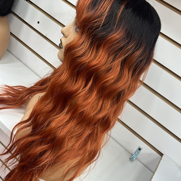 Gorgeous wig 🖤🧡 - Picture 3 of 5